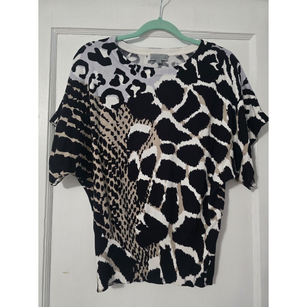 Joseph A  Women's Small Animal Print Short Sleeve Knit Super Soft Top
